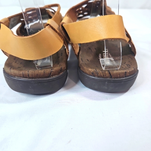 MERRELL Tan Leather Sandals Sz 10 - Picture 3 of 8